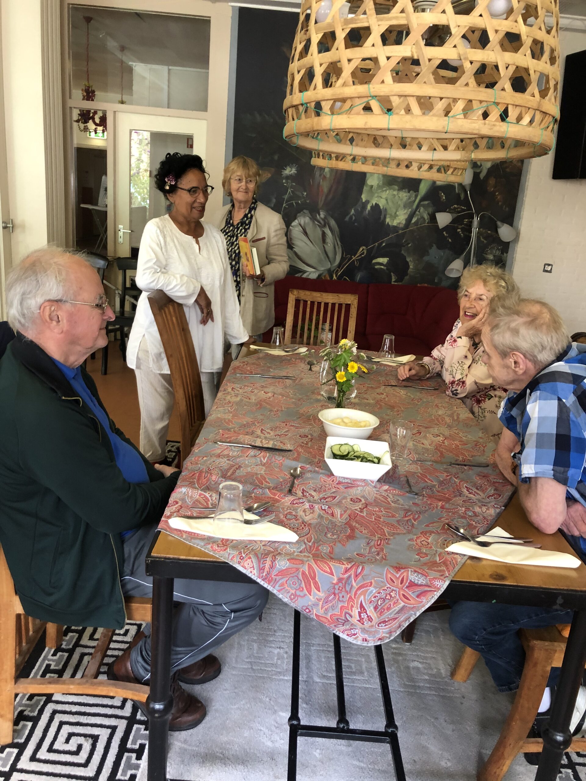 Je bekijkt nu LOKAAL AAN TAFEL: zondagse lunch op 22 augustus
